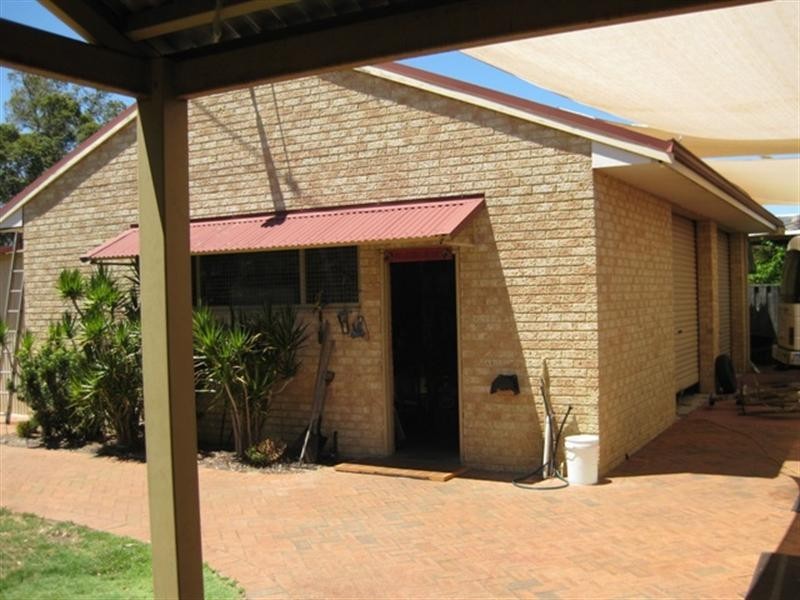 42 Riverdale Road, Helena Valley WA 6056