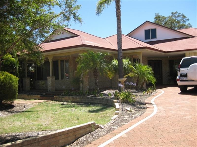 42 Riverdale Road, Helena Valley WA 6056