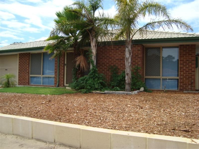 26 Burton Retreat, Stratton WA 6056