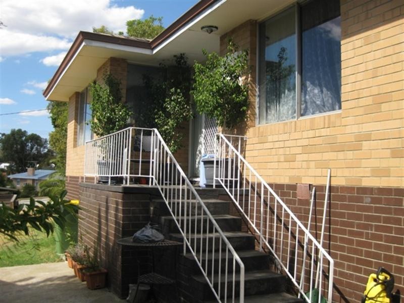 16 Bladon Way, Swan View WA 6056