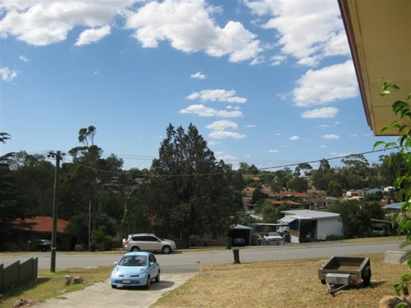 16 Bladon Way, Swan View WA 6056