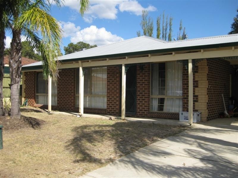 8 Amcer Rise, Stratton WA 6056