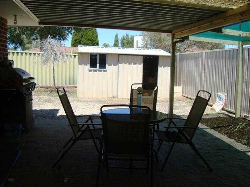 8 Amcer Rise, Stratton WA 6056
