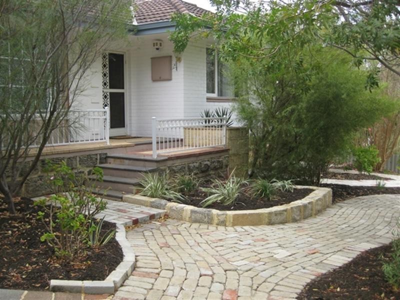 6 Russell Road, Greenmount WA 6056