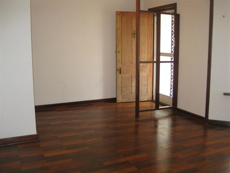 6 Russell Road, Greenmount WA 6056