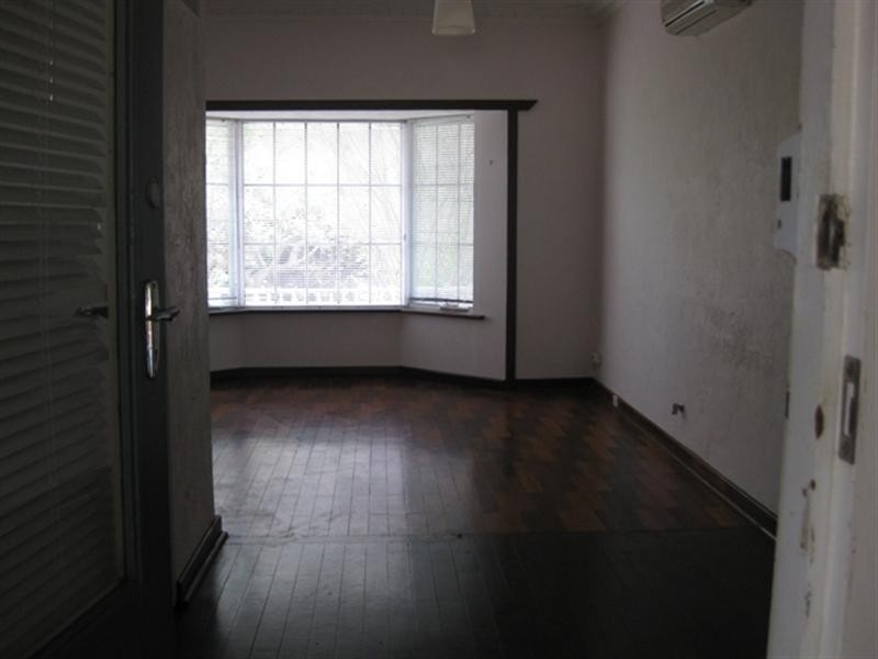 6 Russell Road, Greenmount WA 6056