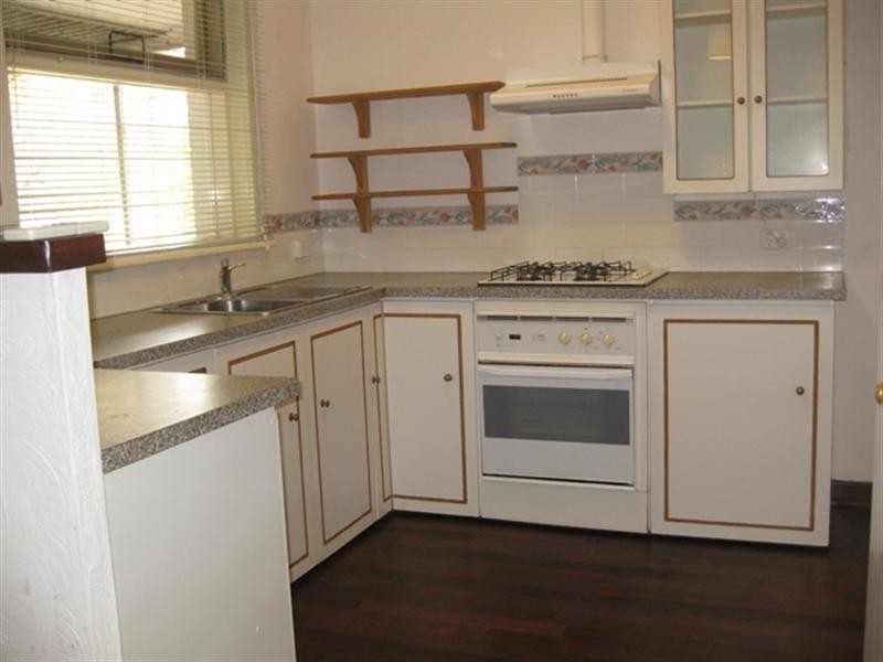 6 Russell Road, Greenmount WA 6056