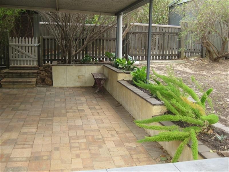 6 Russell Road, Greenmount WA 6056