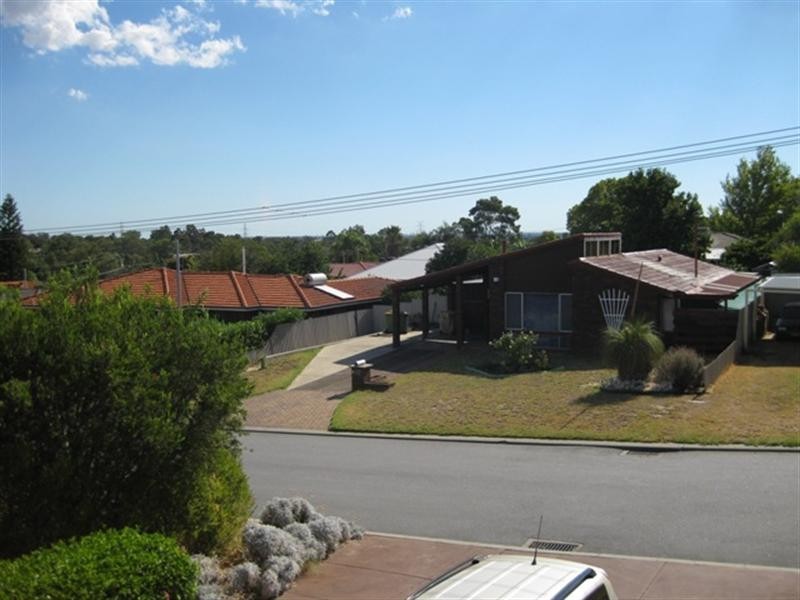 31 Ackmar Way, Swan View WA 6056