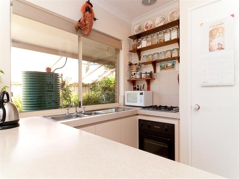 11 Kurrat Elbow, South Guildford WA 6055