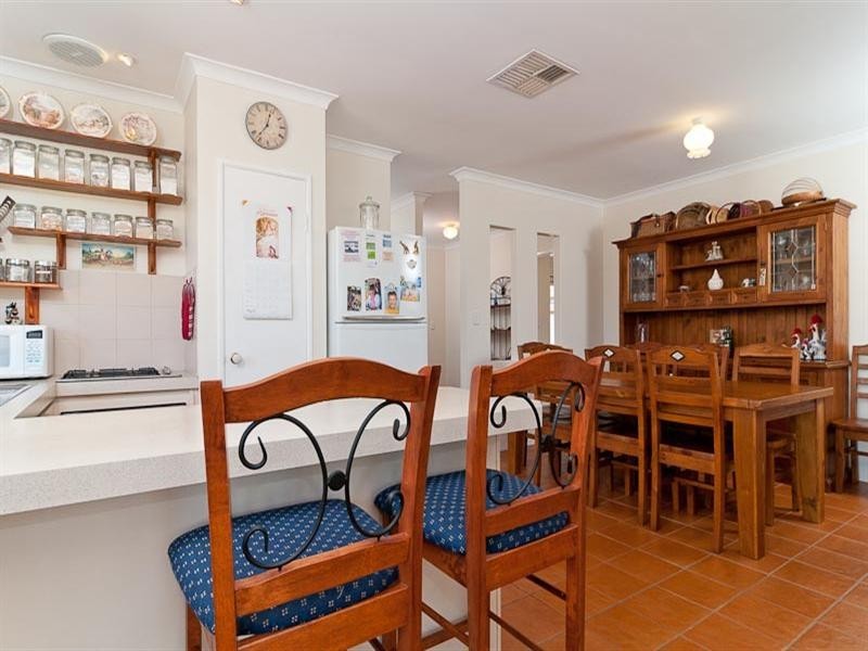 11 Kurrat Elbow, South Guildford WA 6055