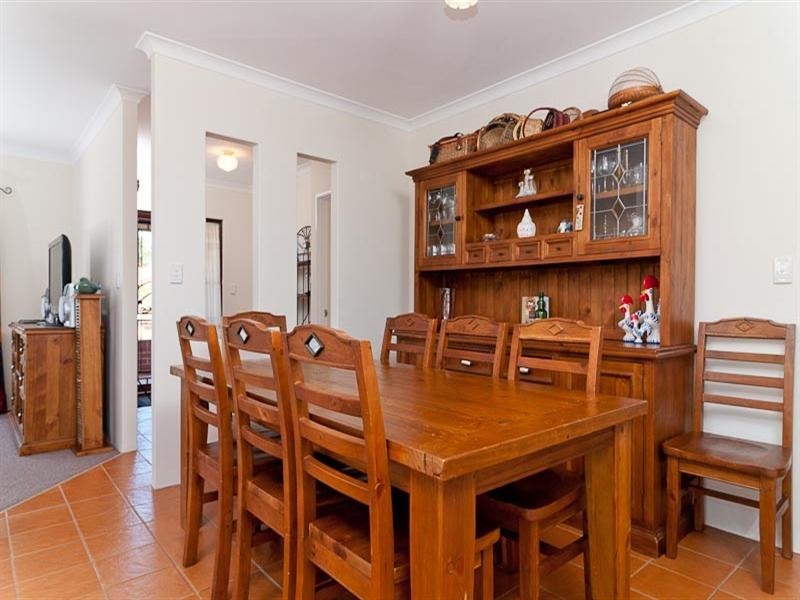 11 Kurrat Elbow, South Guildford WA 6055