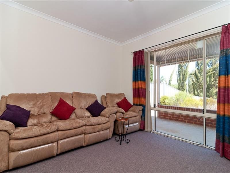 11 Kurrat Elbow, South Guildford WA 6055
