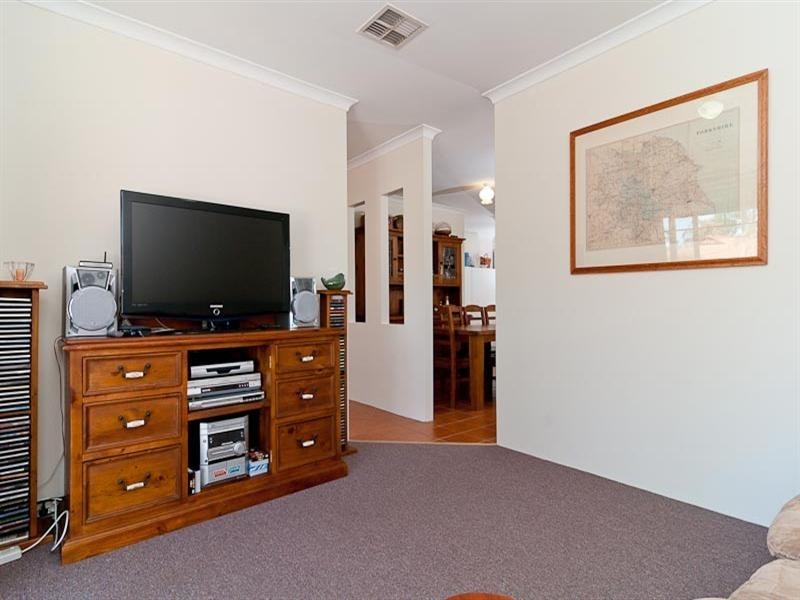 11 Kurrat Elbow, South Guildford WA 6055