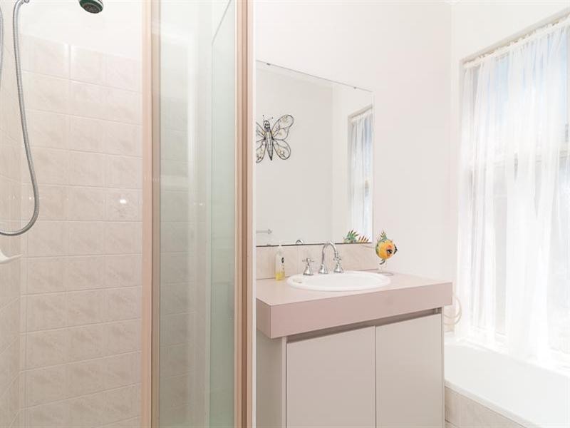 11 Kurrat Elbow, South Guildford WA 6055