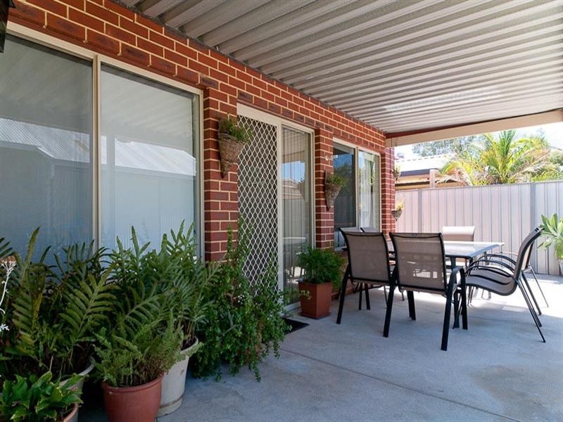 11 Kurrat Elbow, South Guildford WA 6055