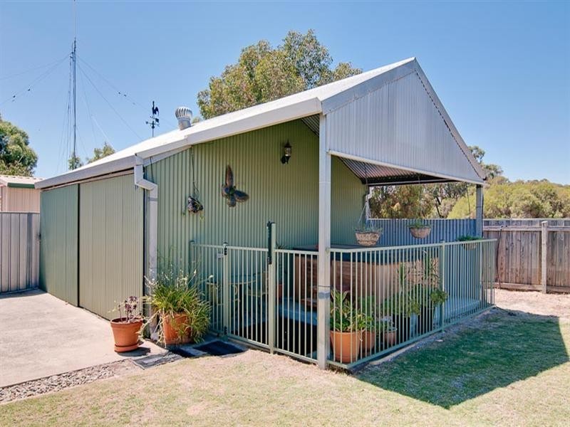 11 Kurrat Elbow, South Guildford WA 6055