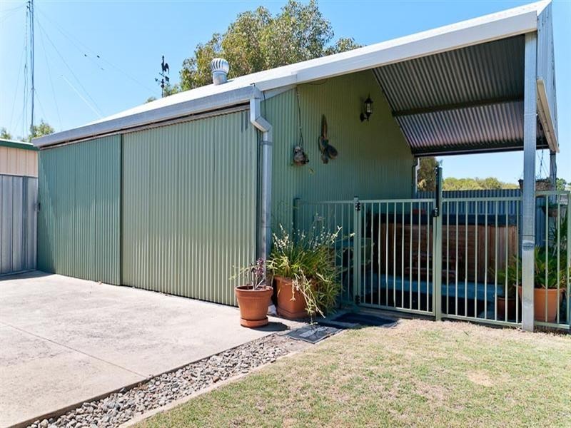 11 Kurrat Elbow, South Guildford WA 6055