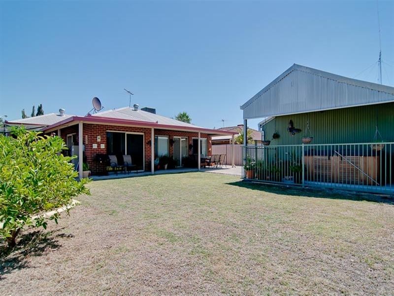 11 Kurrat Elbow, South Guildford WA 6055