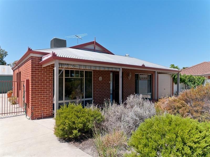 11 Kurrat Elbow, South Guildford WA 6055