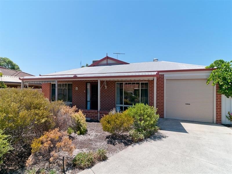 11 Kurrat Elbow, South Guildford WA 6055
