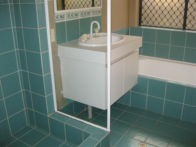 4 Love Street, Cloverdale WA 6105