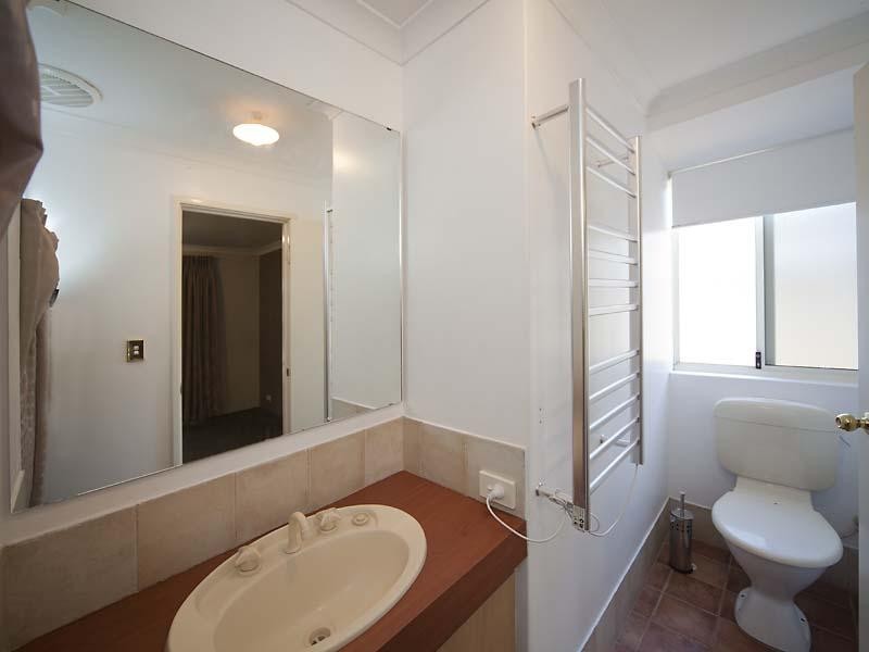16 Pyrenees Court, Caversham WA 6055