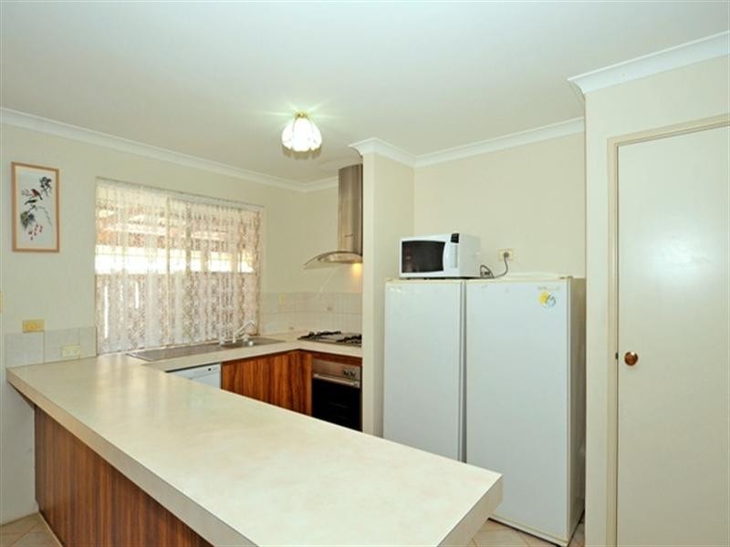 8 Squires Gardens, Stratton WA 6056