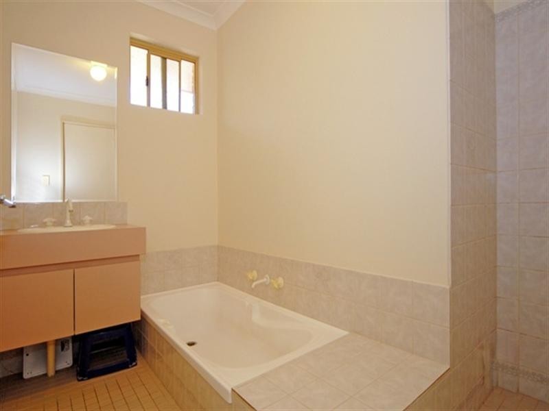 8 Squires Gardens, Stratton WA 6056