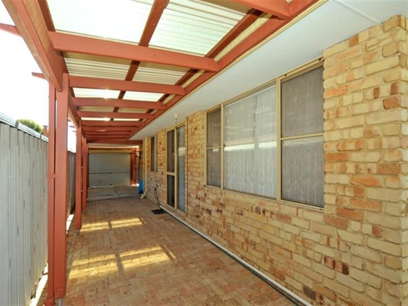 8 Squires Gardens, Stratton WA 6056