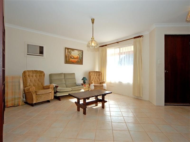 8 Squires Gardens, Stratton WA 6056