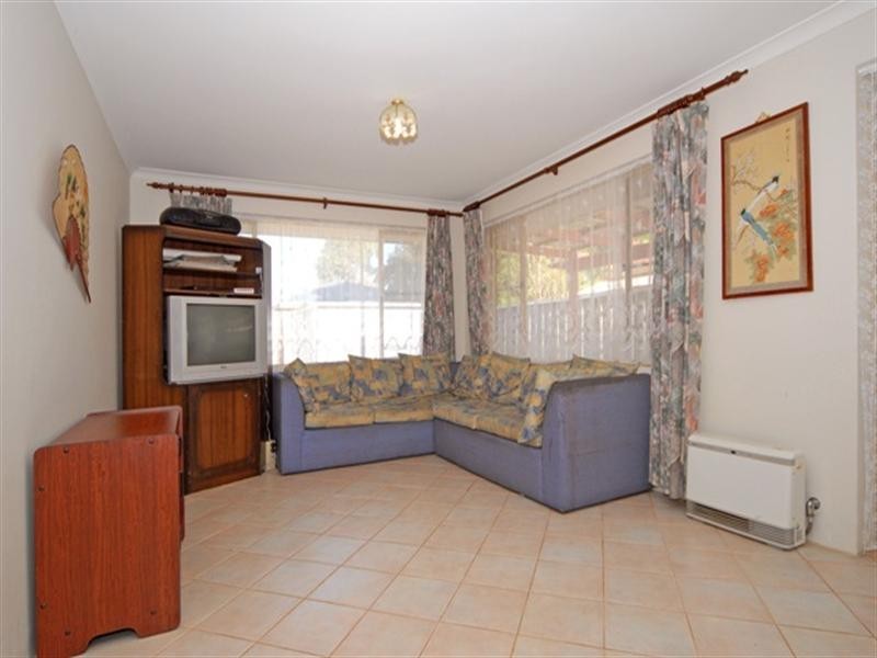 8 Squires Gardens, Stratton WA 6056