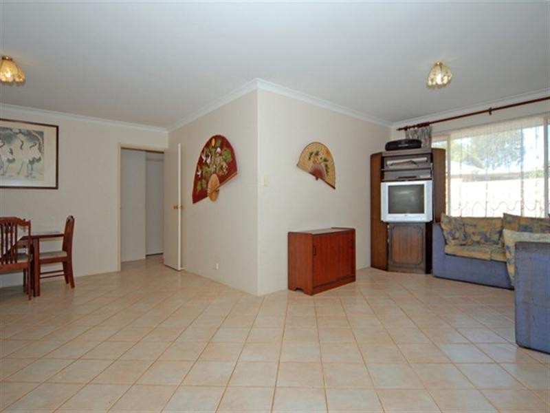 8 Squires Gardens, Stratton WA 6056