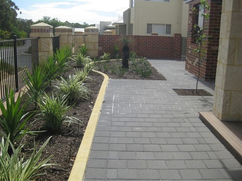 15 Pexton Drive, South Guildford WA 6055