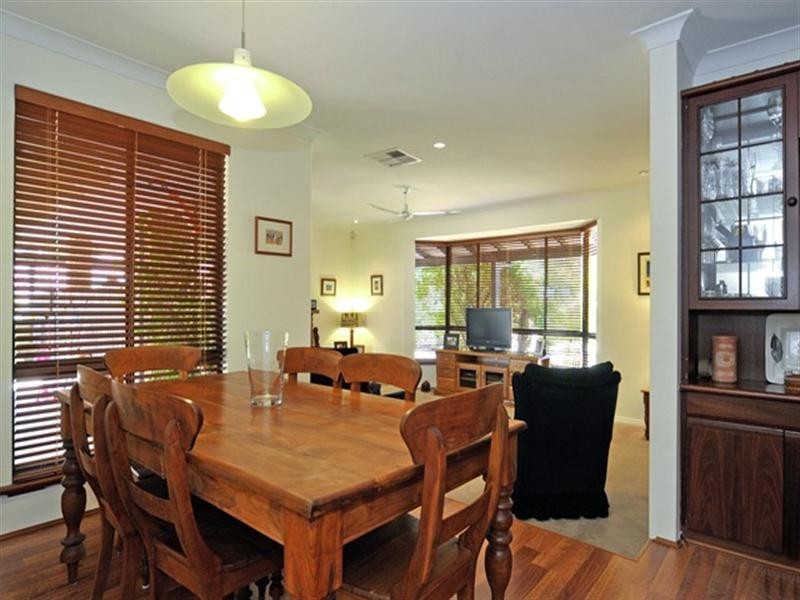 95 Buckingham Road, Swan View WA 6056