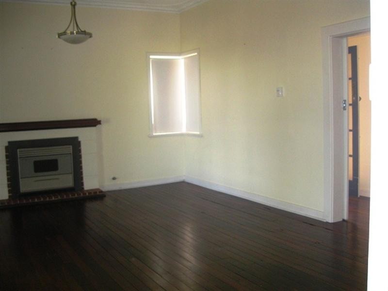 1/16 Coongan Avenue, Greenmount WA 6056