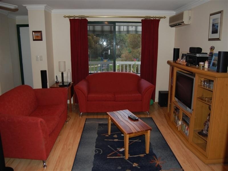 2/30 Montreal Road, Woodbridge WA 6056