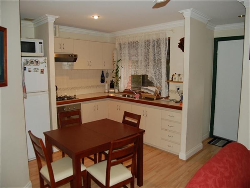 2/30 Montreal Road, Woodbridge WA 6056