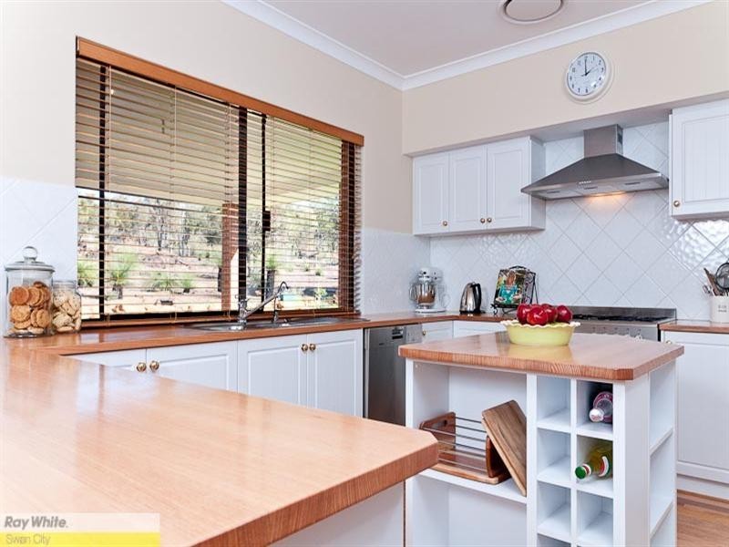 7 Sandhurst Close, Brigadoon WA 6069