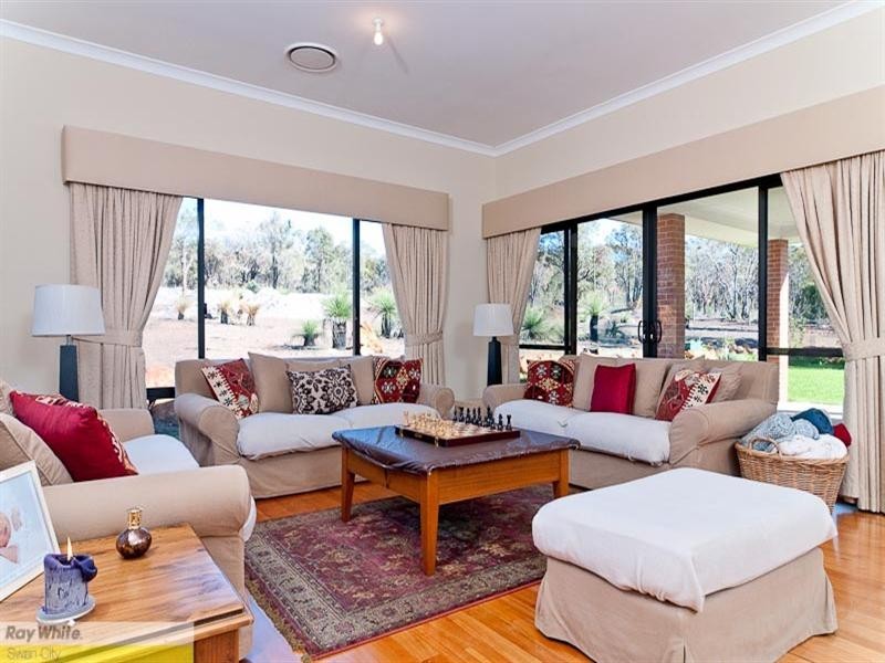 7 Sandhurst Close, Brigadoon WA 6069