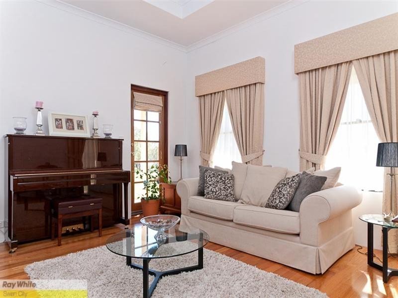 7 Sandhurst Close, Brigadoon WA 6069