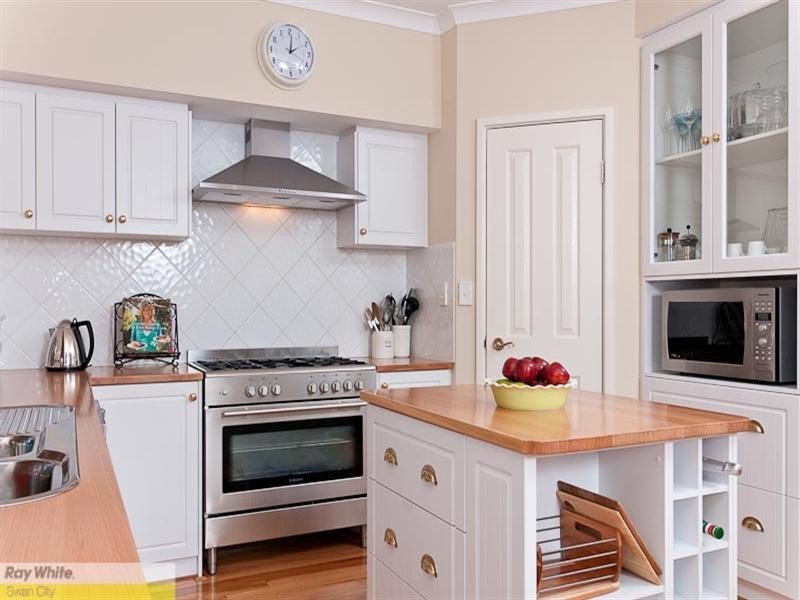 7 Sandhurst Close, Brigadoon WA 6069