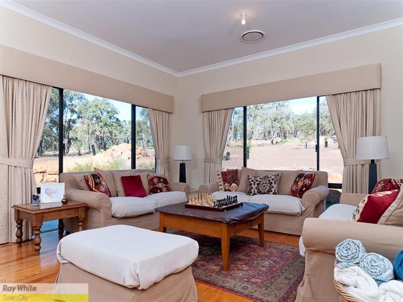 7 Sandhurst Close, Brigadoon WA 6069