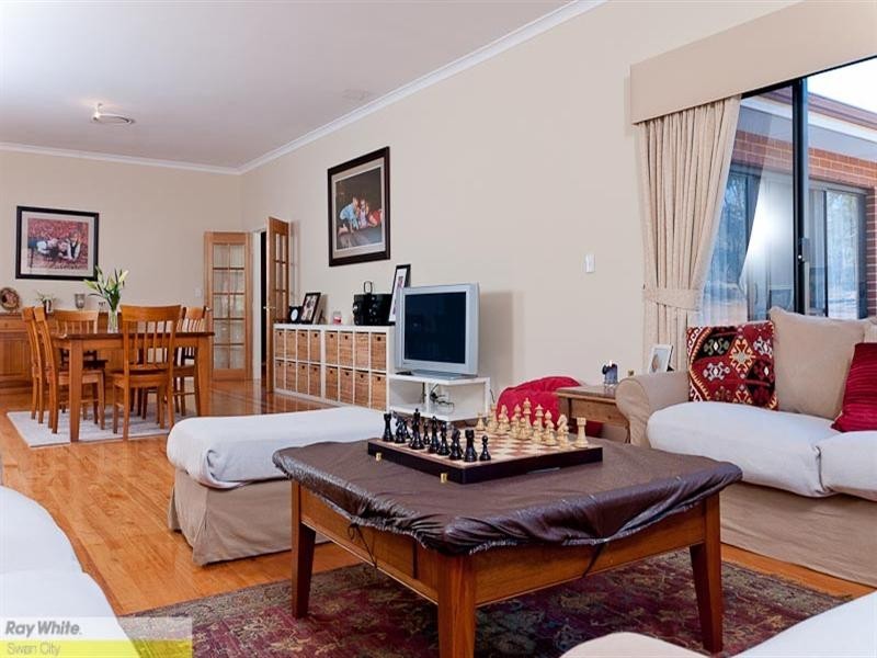 7 Sandhurst Close, Brigadoon WA 6069