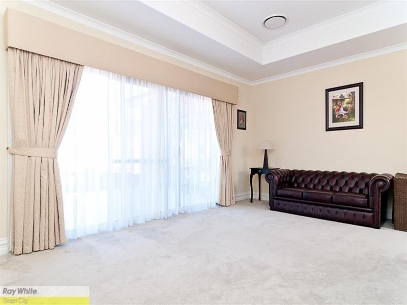 7 Sandhurst Close, Brigadoon WA 6069