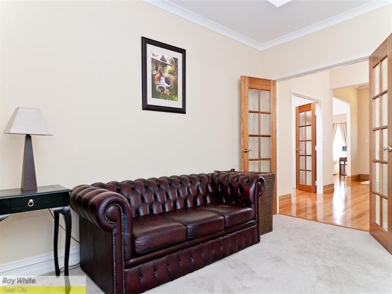 7 Sandhurst Close, Brigadoon WA 6069