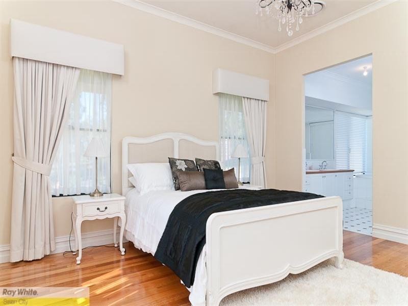 7 Sandhurst Close, Brigadoon WA 6069