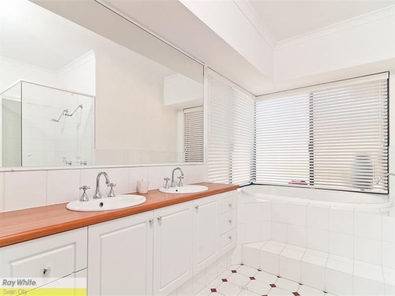 7 Sandhurst Close, Brigadoon WA 6069