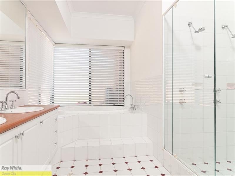 7 Sandhurst Close, Brigadoon WA 6069