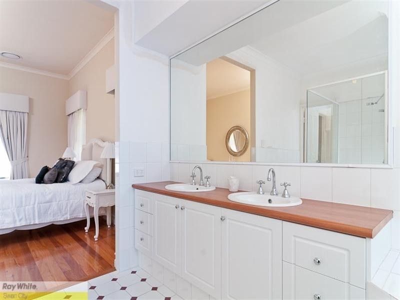 7 Sandhurst Close, Brigadoon WA 6069